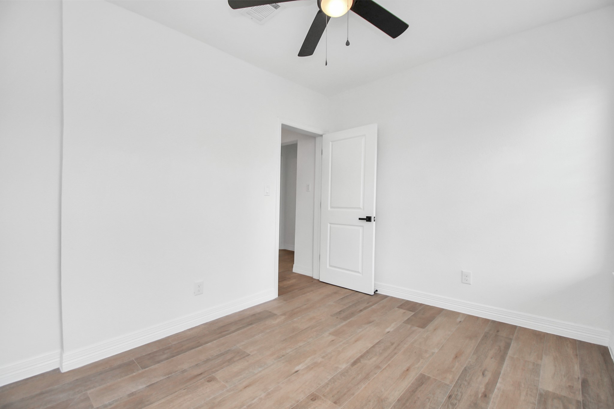 2812 Truxillo Street, Unit B Houston, TX 77004 - Photo 20 of 32 an empty room with a ceiling fan and wooden floor