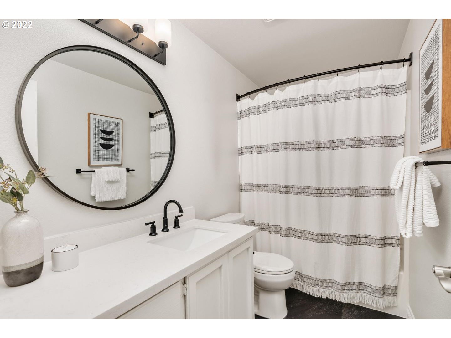 7541 Southwest View Point Terrace Portland, OR 97219 - Photo 19 of 26 Bathroom