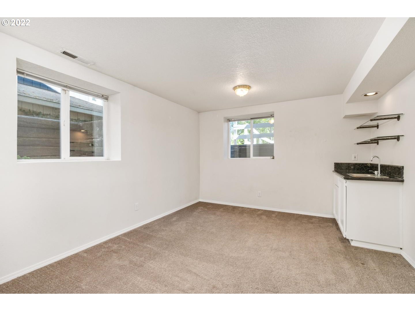 7541 Southwest View Point Terrace Portland, OR 97219 - Photo 20 of 26 Wet Bar