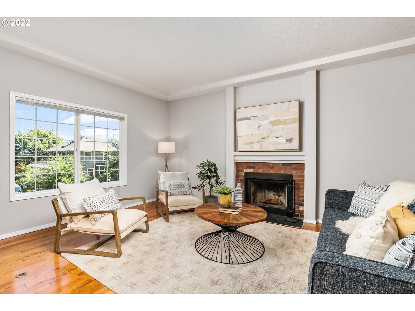 7541 Southwest View Point Terrace Portland, OR 97219 - Photo 5 of 26 Living Room