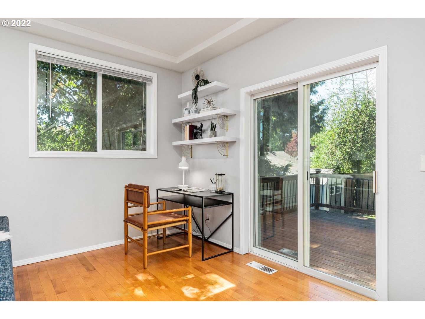 7541 Southwest View Point Terrace Portland, OR 97219 - Photo 8 of 26 Den/Office