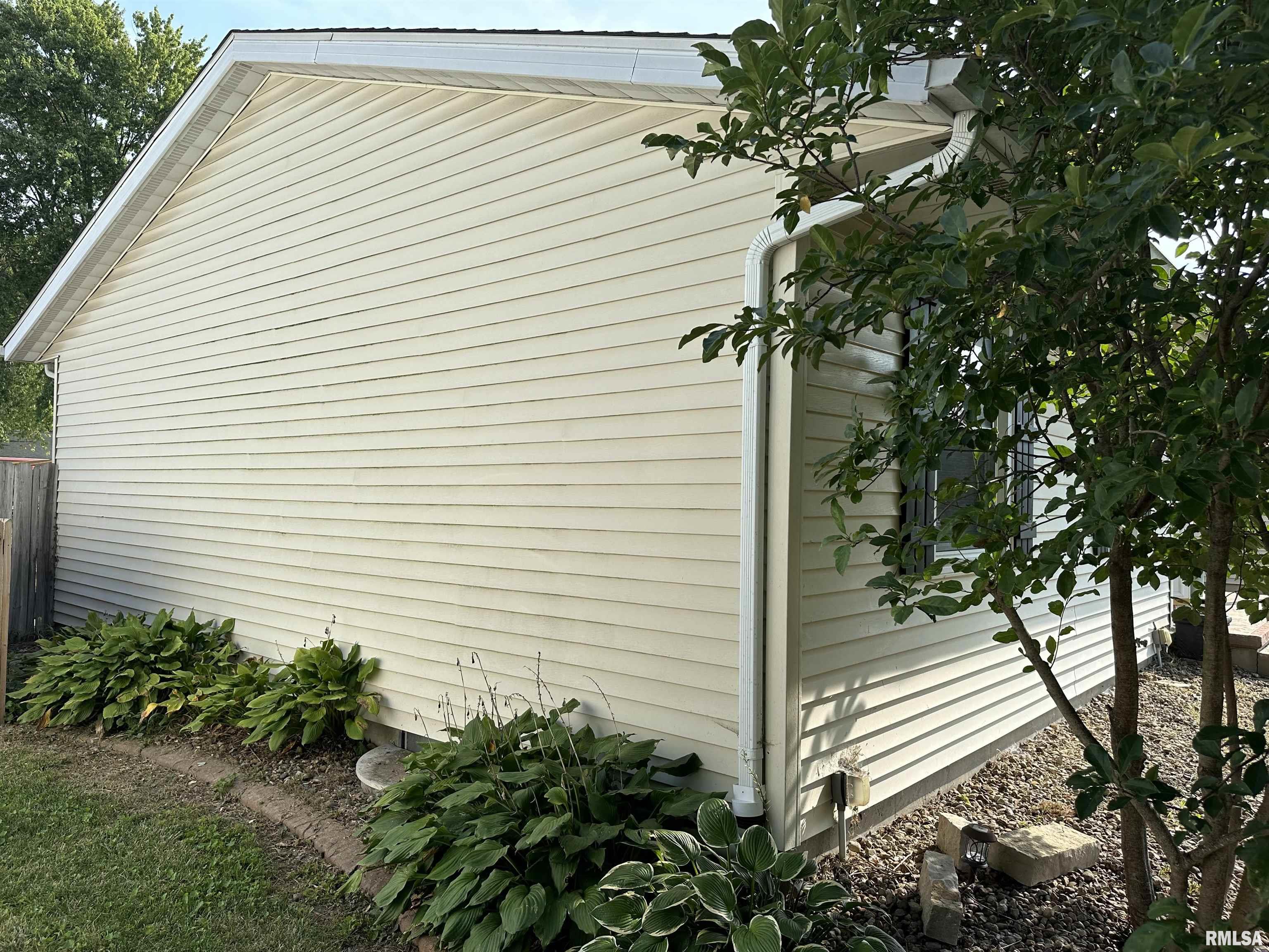 3017 Somerton Road Springfield, IL 62702 - Photo 2 of 8