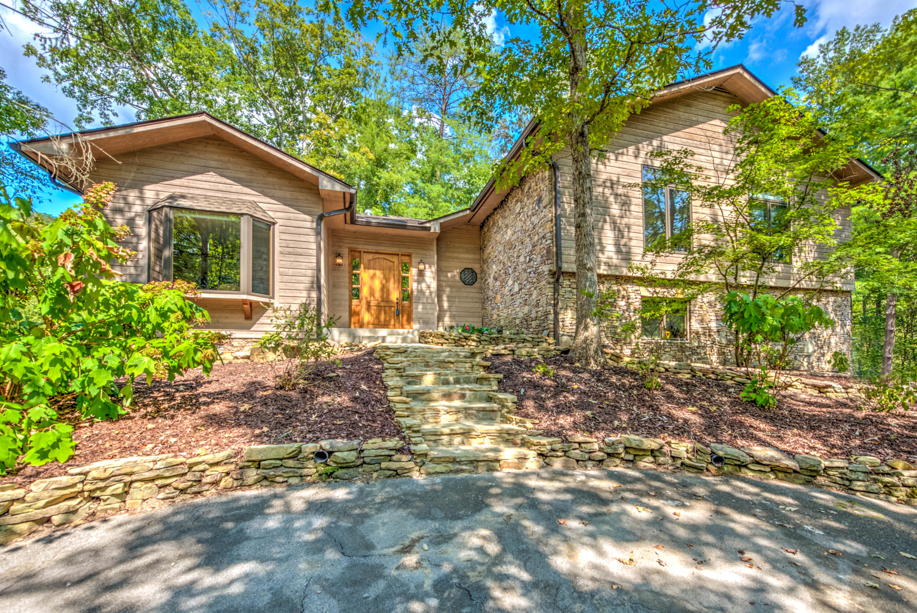 118 Graceland Road Oak Ridge, TN 37830 - Photo 1 of 34 1