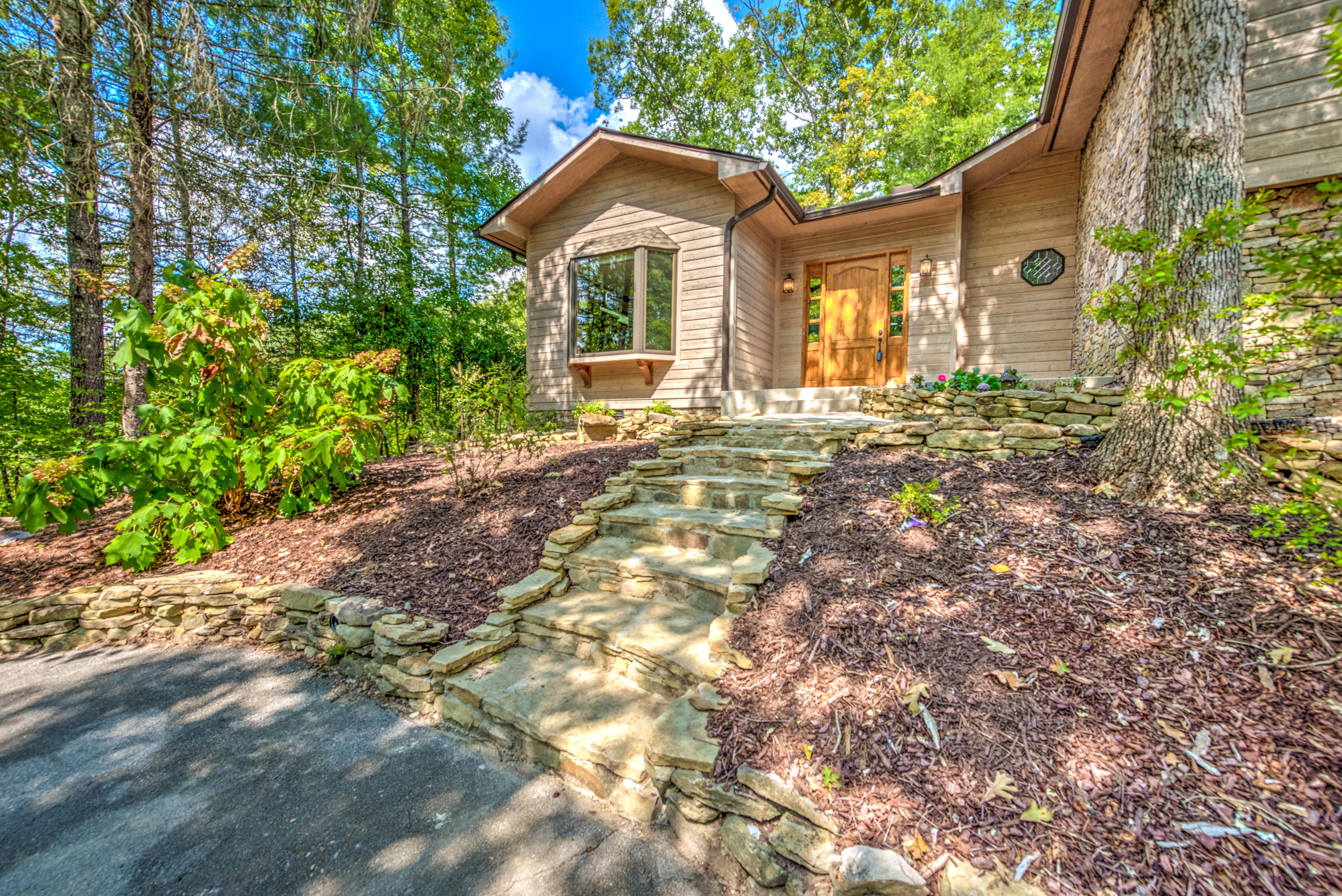 118 Graceland Road Oak Ridge, TN 37830 - Photo 2 of 34 2