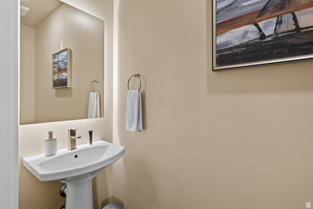 2332 Mesa Road, Unit F10 Moab, UT 84532 - Photo 20 of 39 Half bath