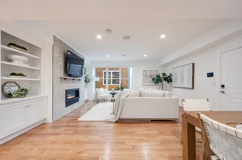 $1,299,000 | 260 Gold Street, Unit 101, Boston, MA 02127