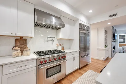 $1,299,000 | 260 Gold Street, Unit 101, Boston, MA 02127