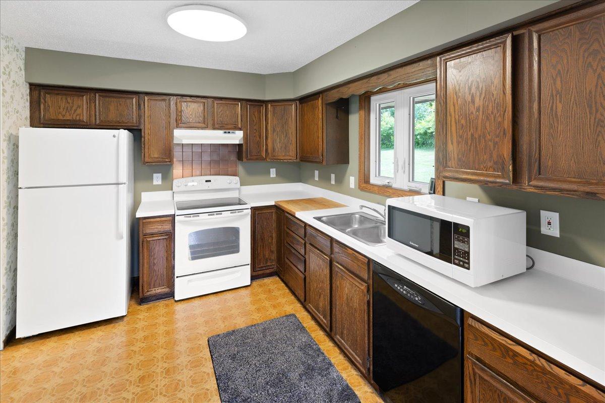 1396 Military Road Newport, MN 55055 - Photo 12 of 31