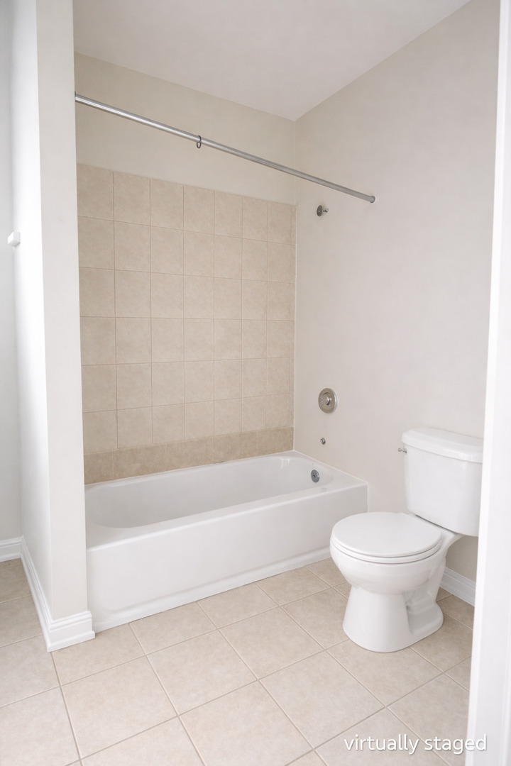 539 West 119th Street Chicago, IL 60628 - Photo 7 of 19 a bathroom with a toilet and a bathtub