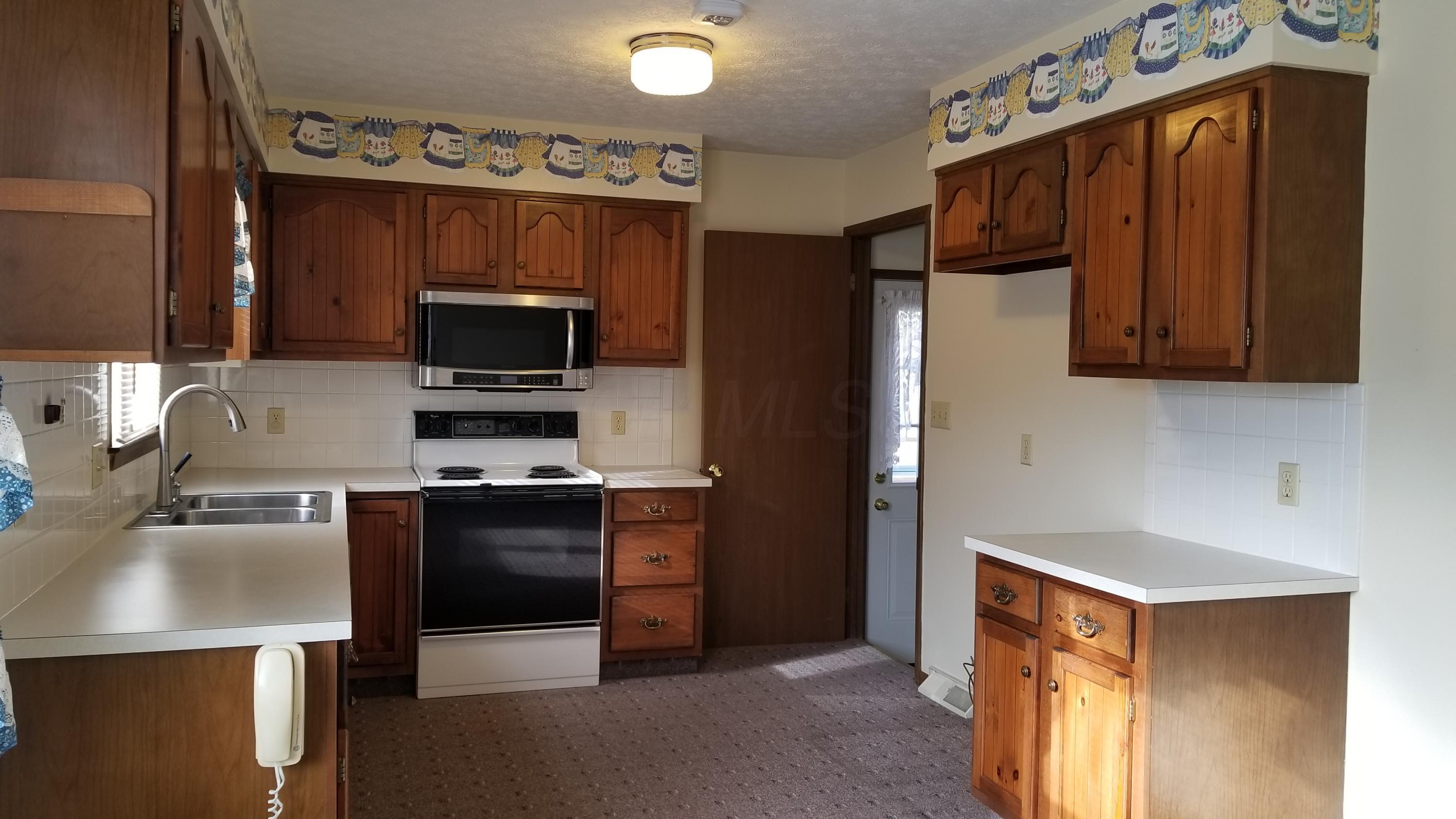 1243 Quarry Road Southeast Lancaster, OH 43130 - Photo 5 of 36 Gallery Image 5