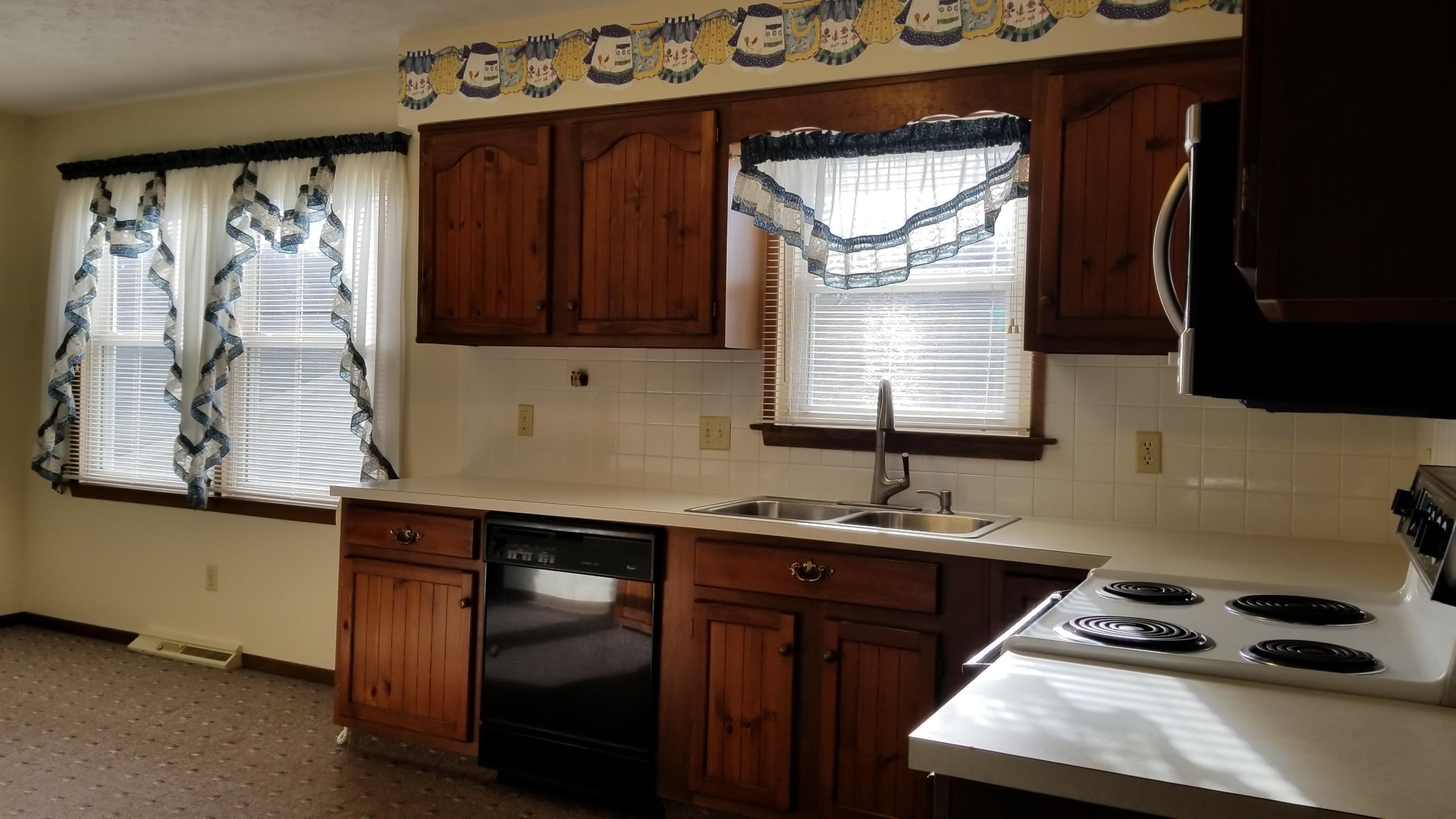 1243 Quarry Road Southeast Lancaster, OH 43130 - Photo 6 of 36 Gallery Image 6