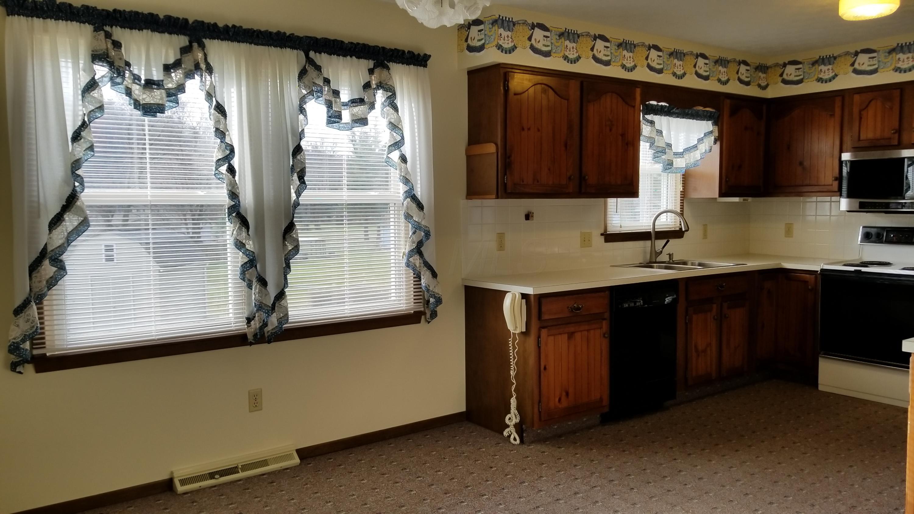 1243 Quarry Road Southeast Lancaster, OH 43130 - Photo 9 of 36 Gallery Image 9
