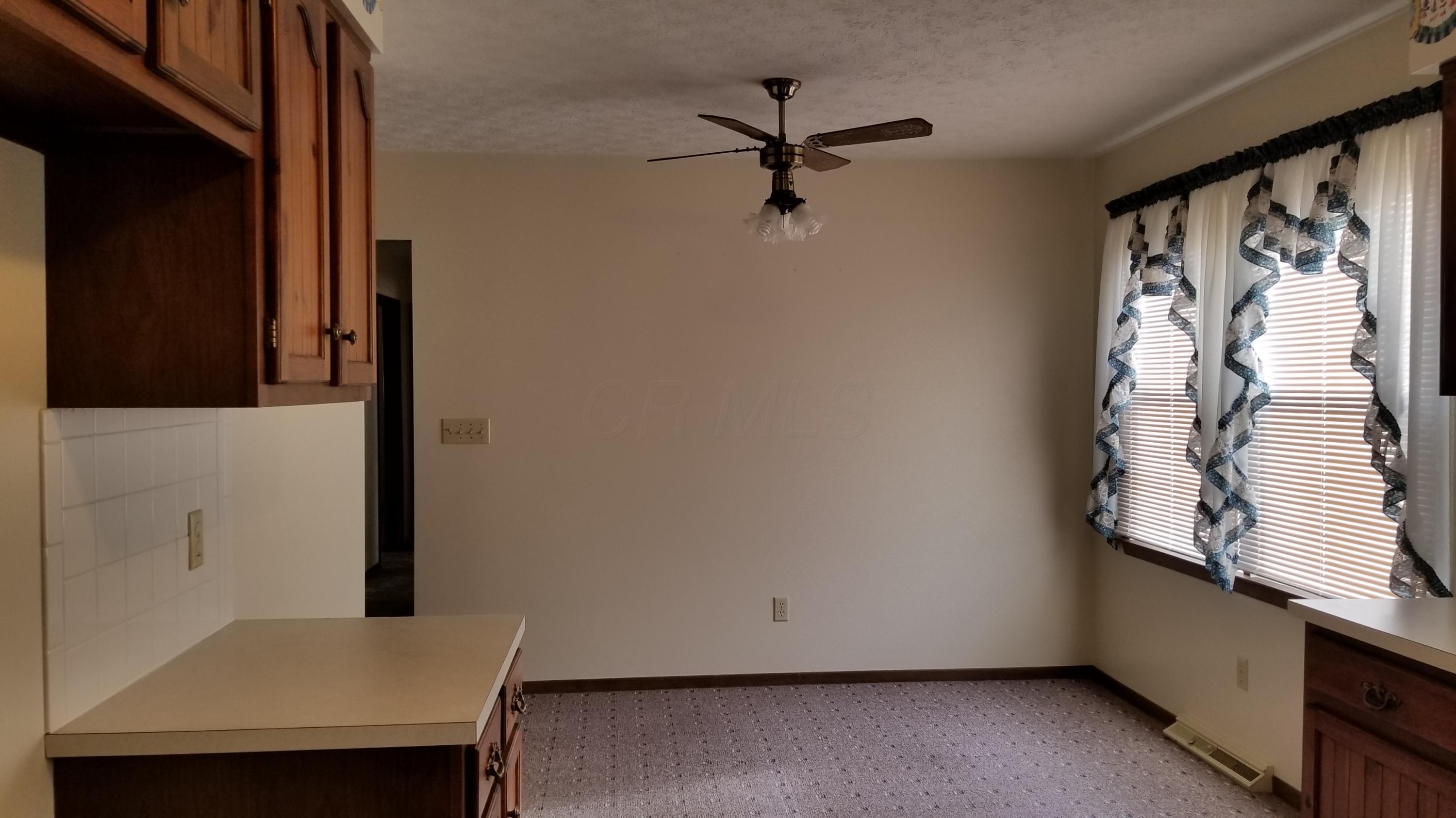 1243 Quarry Road Southeast Lancaster, OH 43130 - Photo 10 of 36 Gallery Image 10