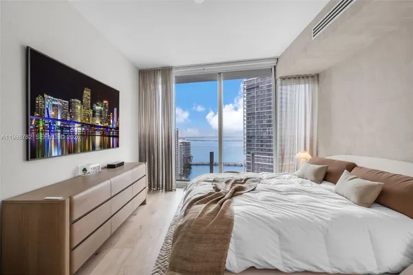 $16,500 | 300 Biscayne Blvd Way, Unit 2605W, Miami, FL 33131