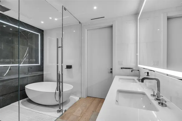 $16,500 | 300 Biscayne Blvd Way, Unit 2605W, Miami, FL 33131