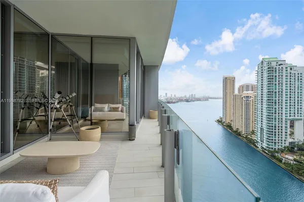 $16,500 | 300 Biscayne Blvd Way, Unit 2605W, Miami, FL 33131