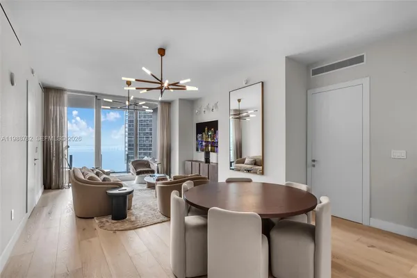 $16,500 | 300 Biscayne Blvd Way, Unit 2605W, Miami, FL 33131