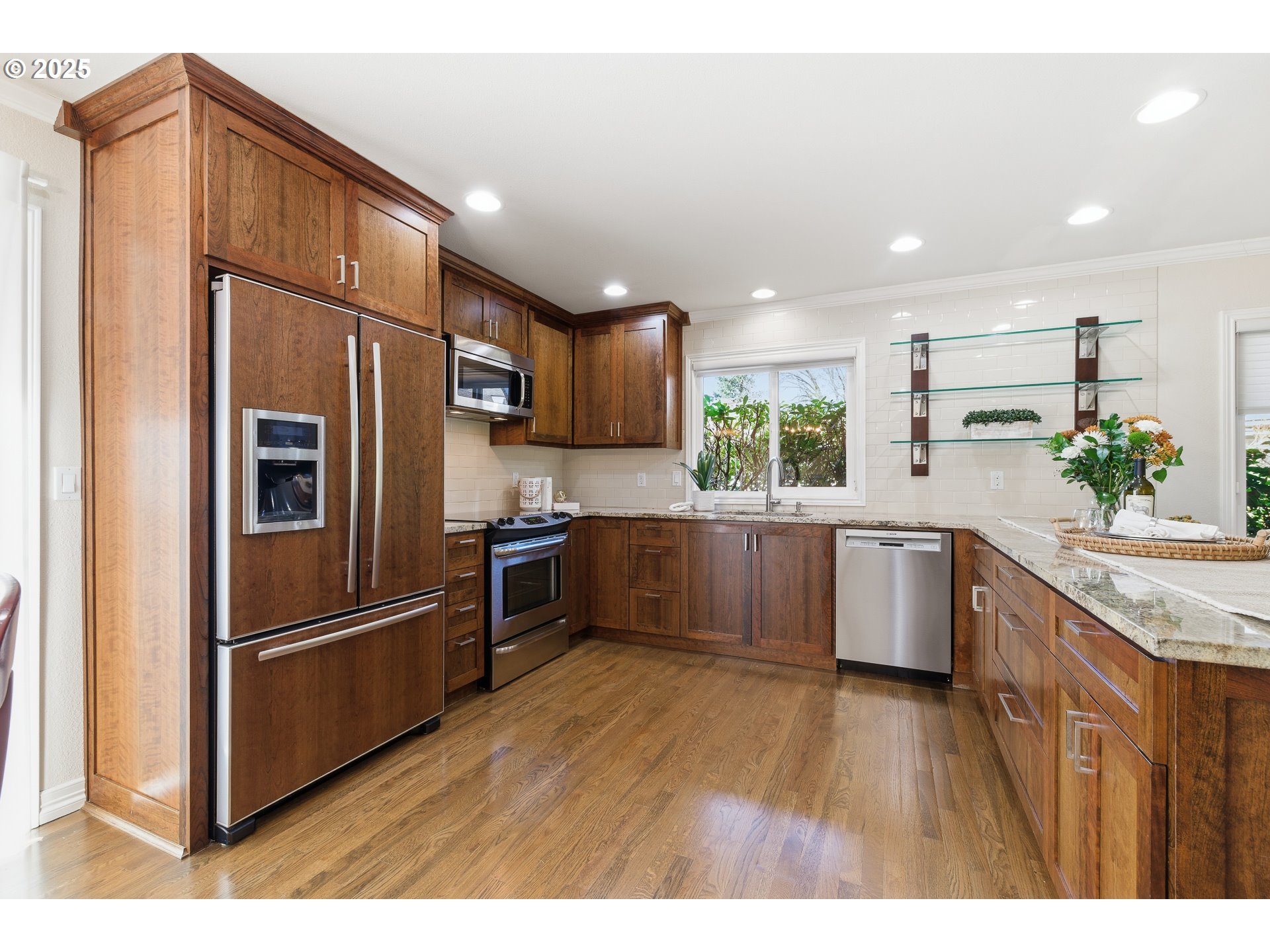 32465 Southwest Lake Point Court Wilsonville, OR 97070 - Photo 13 of 40