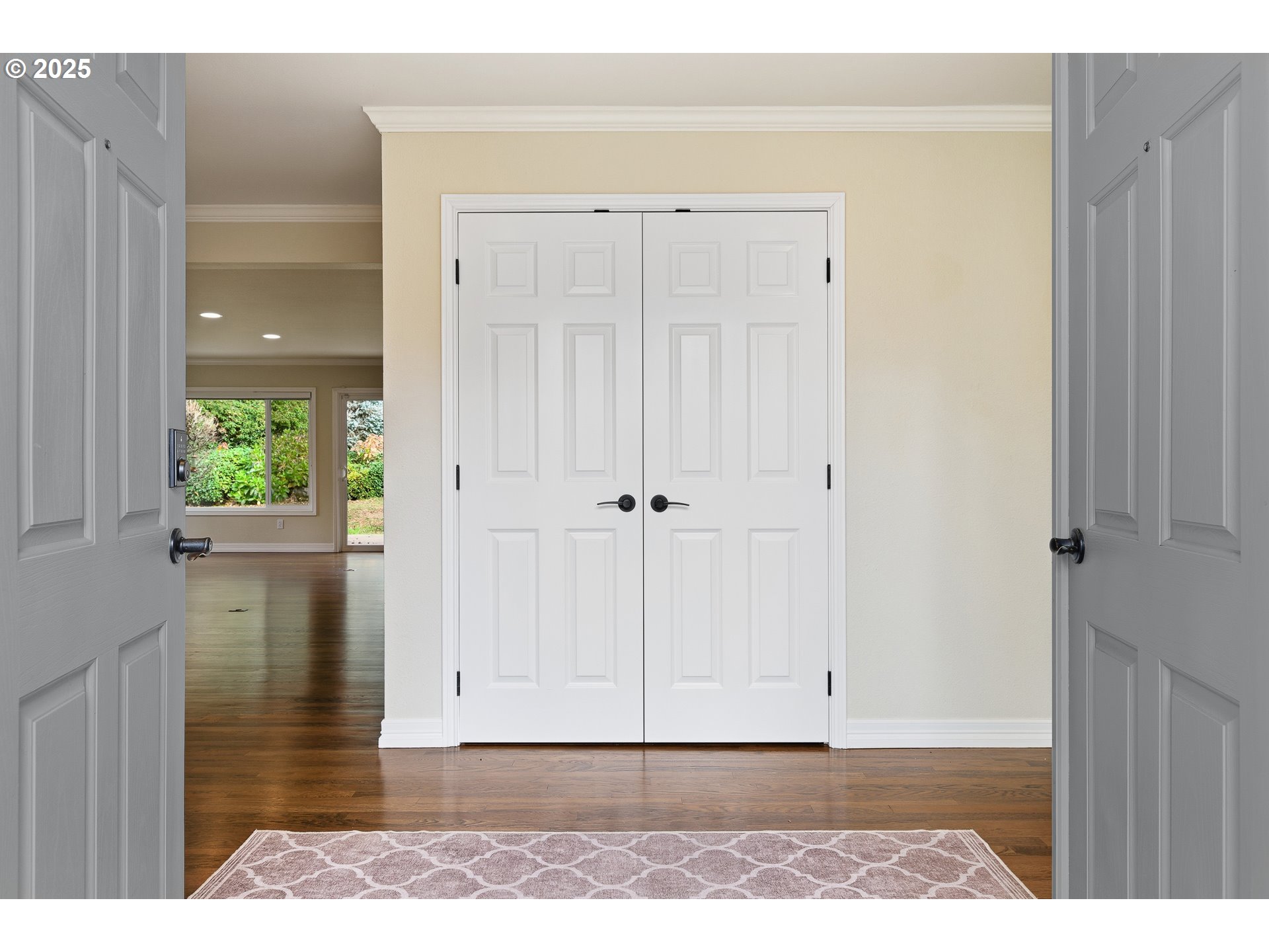 32465 Southwest Lake Point Court Wilsonville, OR 97070 - Photo 6 of 40