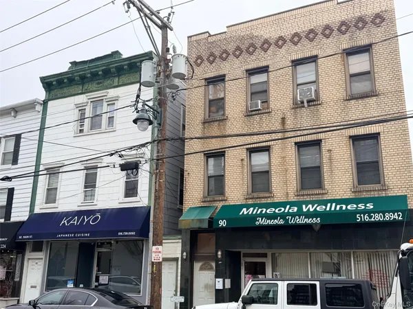 $2,500 | 90 Main Street, Unit 3R, Mineola, NY 11501