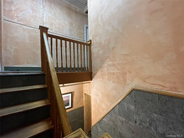 $2,500 | 90 Main Street, Unit 3R, Mineola, NY 11501