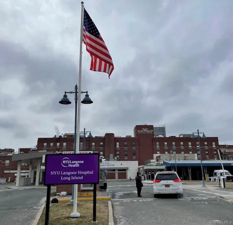 $2,500 | 90 Main Street, Unit 3R, Mineola, NY 11501