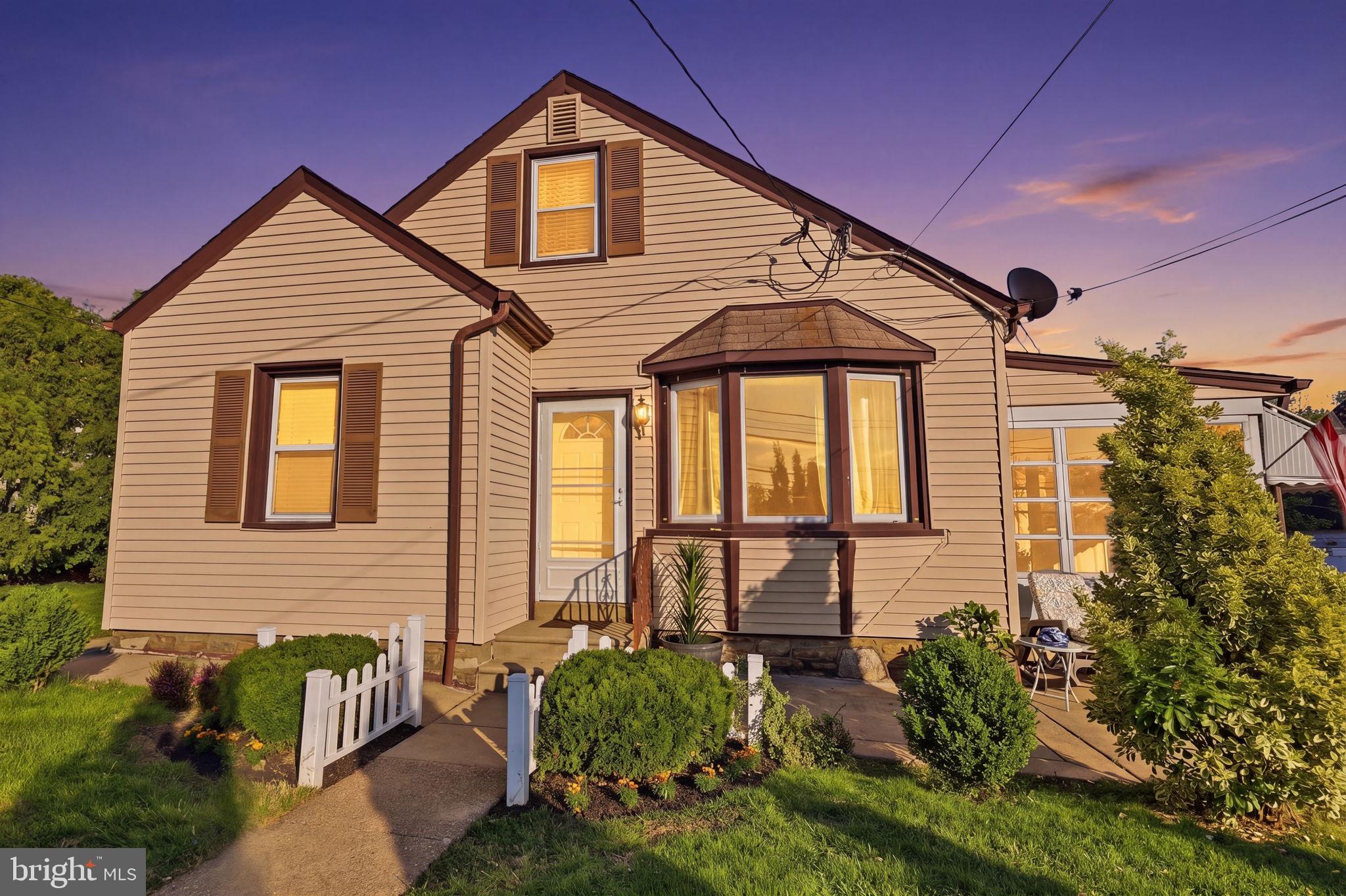 8459 Verree Road Philadelphia, PA 19111 - Photo 3 of 29 Charming home bathed in sunset glow.