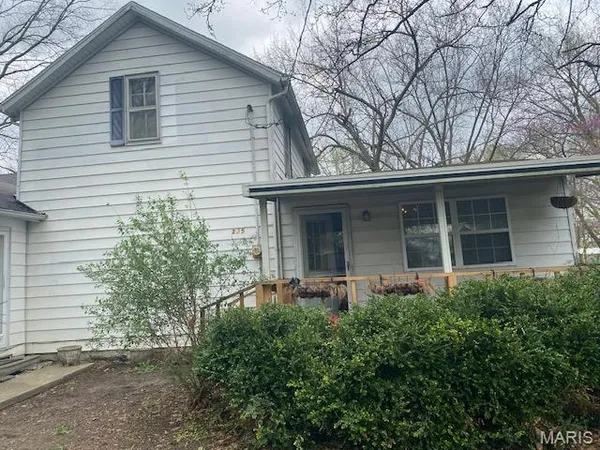 $90,000 | 285 West 2nd Street, Oakdale, IL 62268