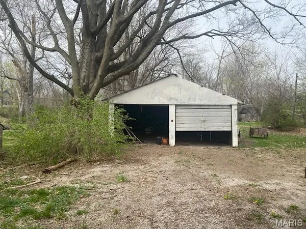 $90,000 | 285 West 2nd Street, Oakdale, IL 62268