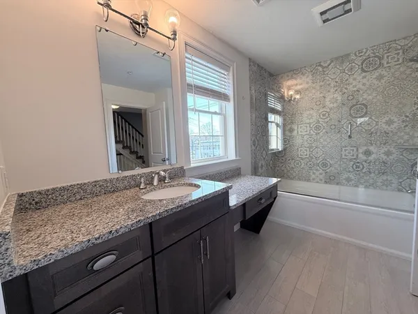 $3,600 | 176 Main Street, Unit 1, Medway, MA 02053