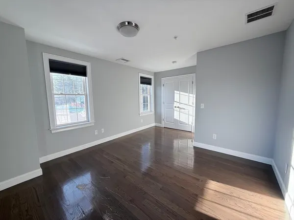 $3,600 | 176 Main Street, Unit 1, Medway, MA 02053