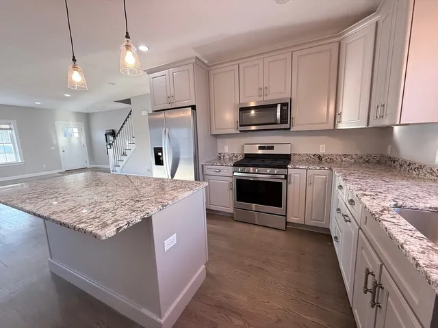 $3,900 | 176 Main Street, Unit 1, Medway, MA 02053