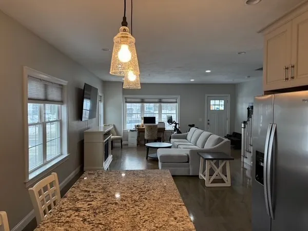 $3,600 | 176 Main Street, Unit 1, Medway, MA 02053