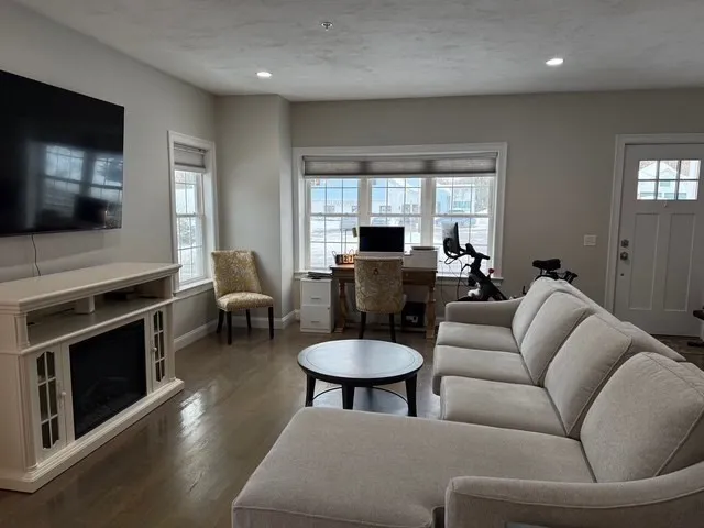 $3,900 | 176 Main Street, Unit 1, Medway, MA 02053