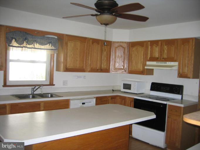 55 Memory Lane Berkeley Springs, WV 25411 - Photo 4 of 6 Kitchen