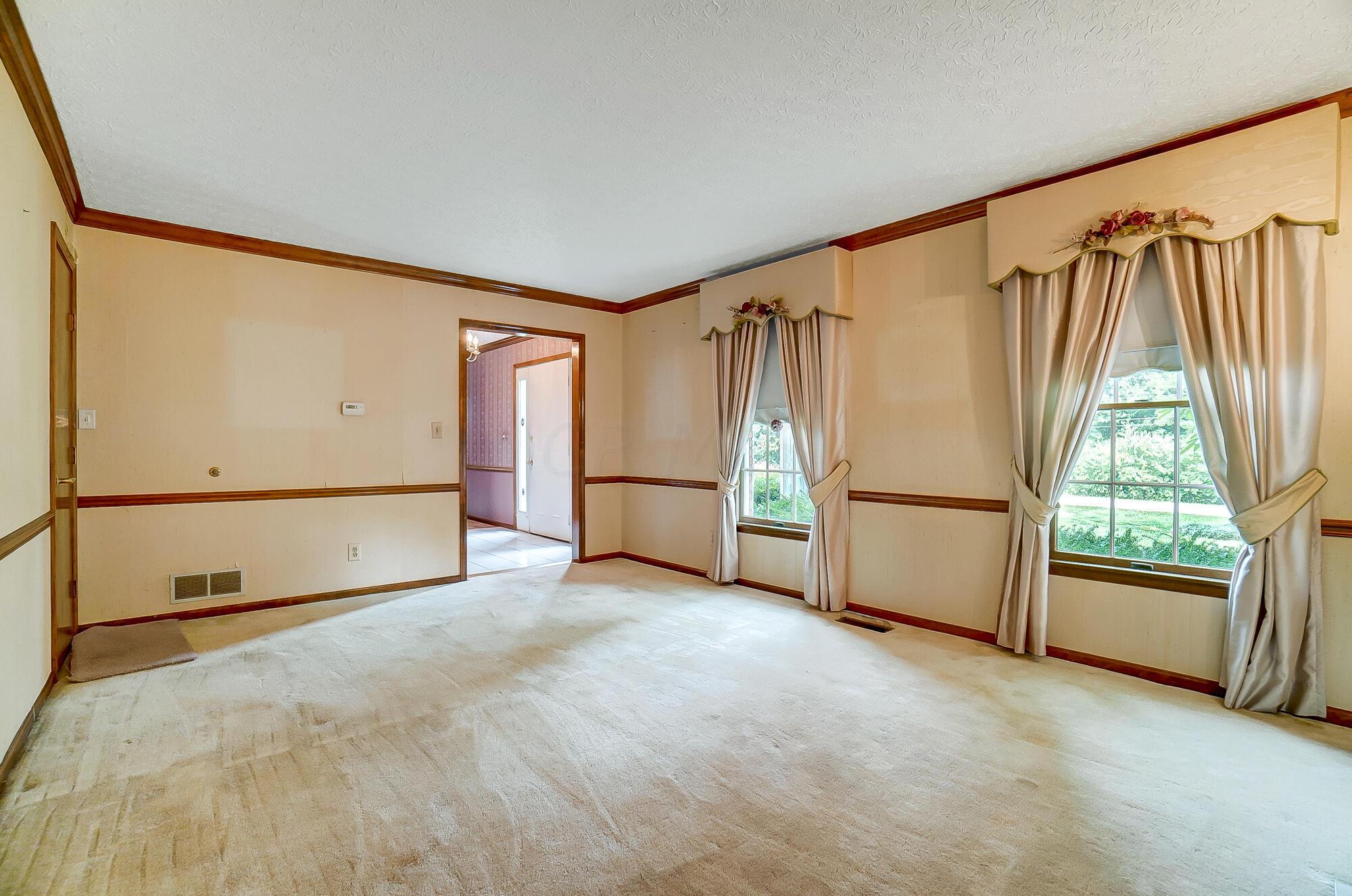 5191 Dublin Road Dublin, OH 43016 - Photo 9 of 63 LIVING ROOM