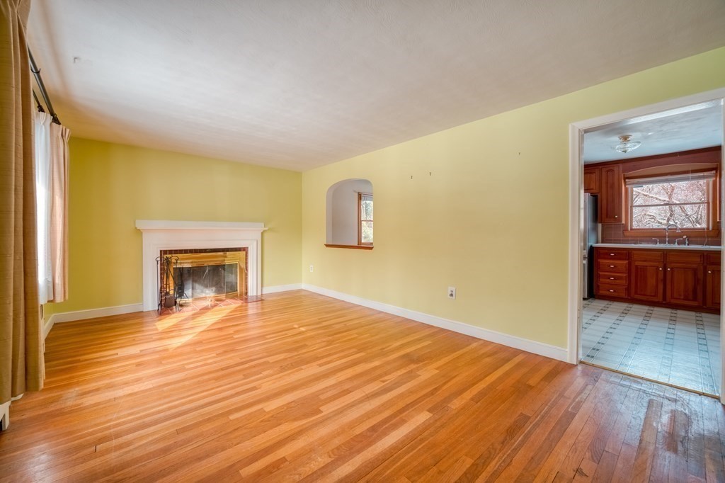 33 Forge Village Road Westford, MA 01886 - Photo 3 of 33 Gallery Image 3