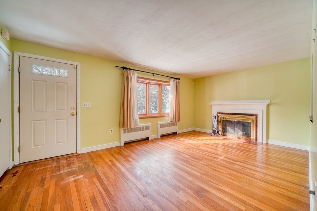 33 Forge Village Road Westford, MA 01886 - Photo 4 of 33 Gallery Image 4