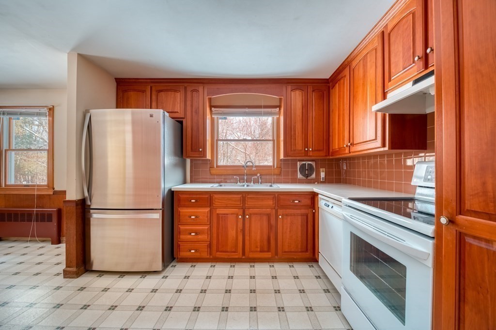 33 Forge Village Road Westford, MA 01886 - Photo 9 of 33 Gallery Image 9