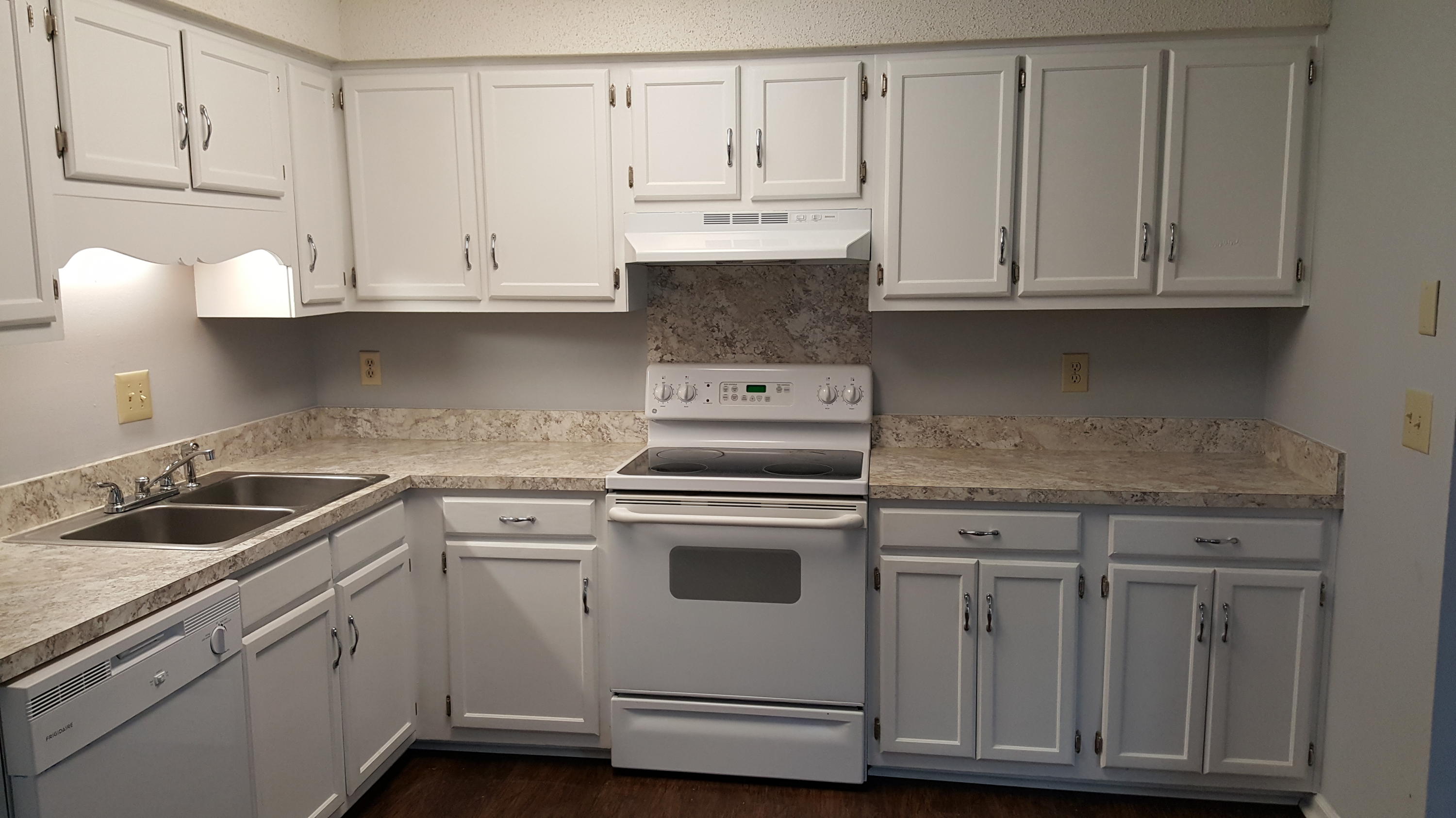 1018 Red Pines Road Ladson, SC 29456 - Photo 10 of 18 Red Pines kitchen stove