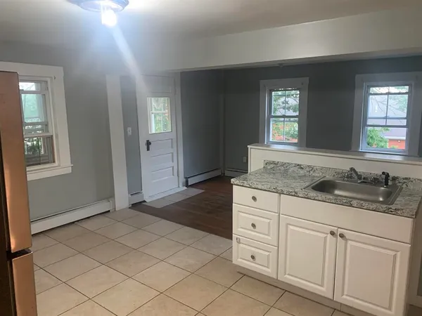 $2,395 | 12-14 Broad Street, Somersworth, NH 03878