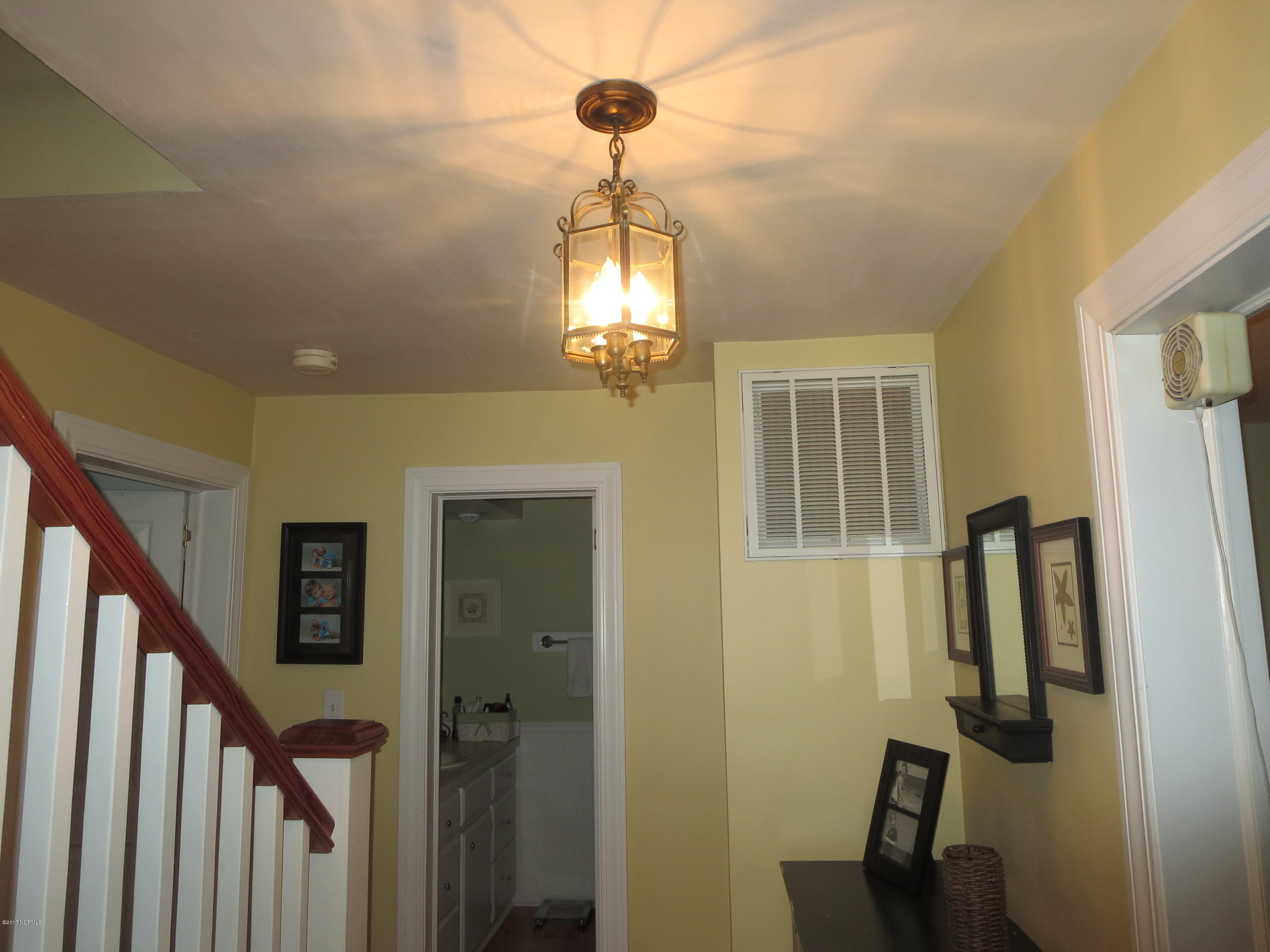 8488 Old 125 Road Scotland Neck, NC 27874 - Photo 30 of 69 center hall