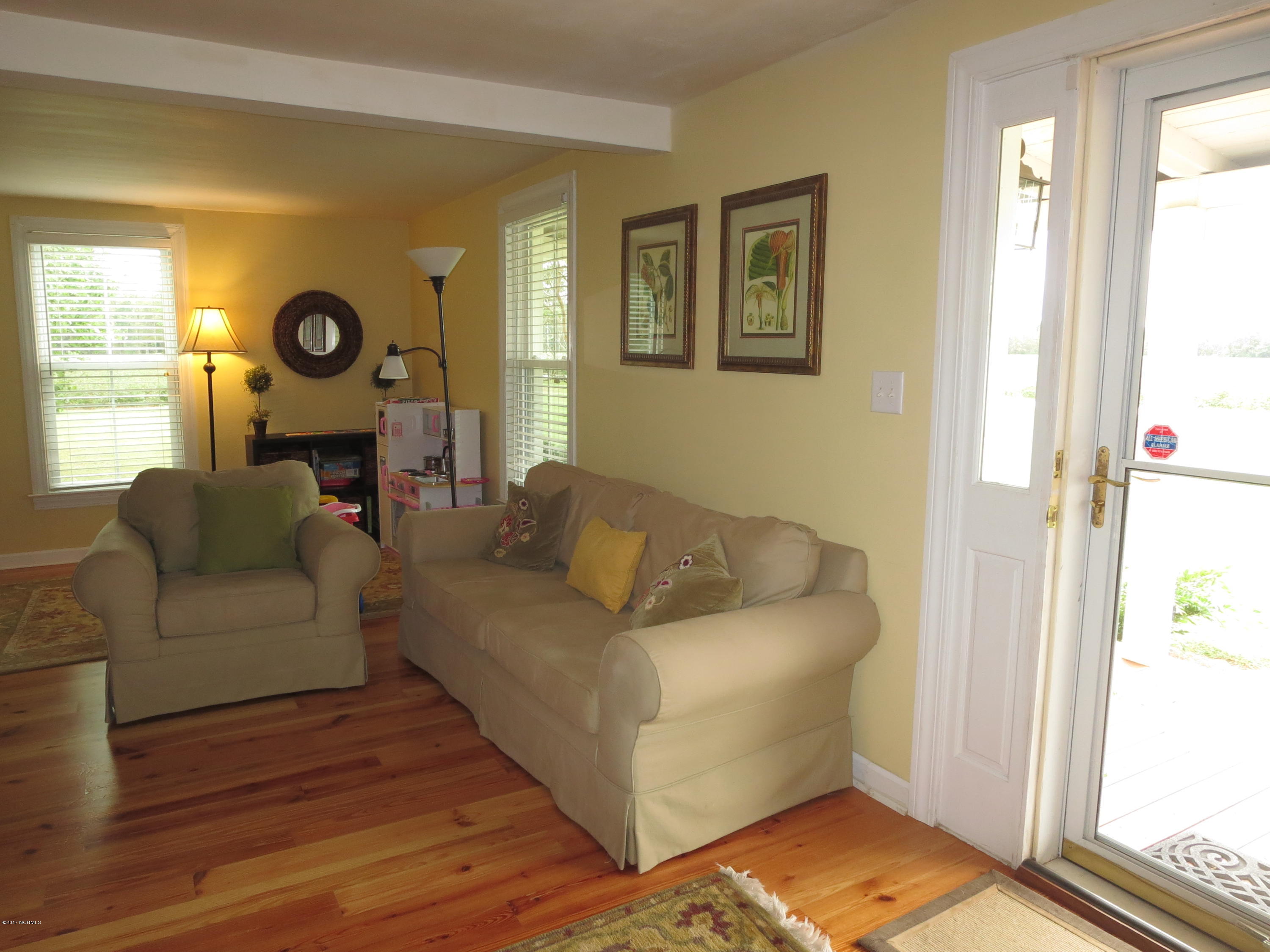 8488 Old 125 Road Scotland Neck, NC 27874 - Photo 5 of 69 living room, front door
