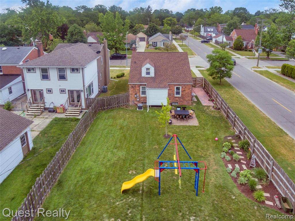 1268 Hampton Road Grosse Pointe Woods, MI 48236 - Photo 38 of 45