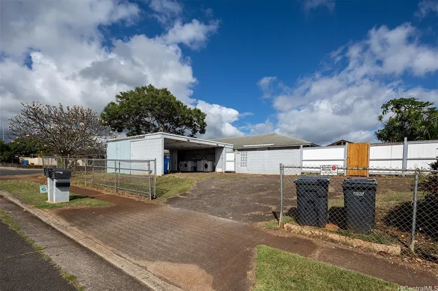 a view of a house with backyard and trees