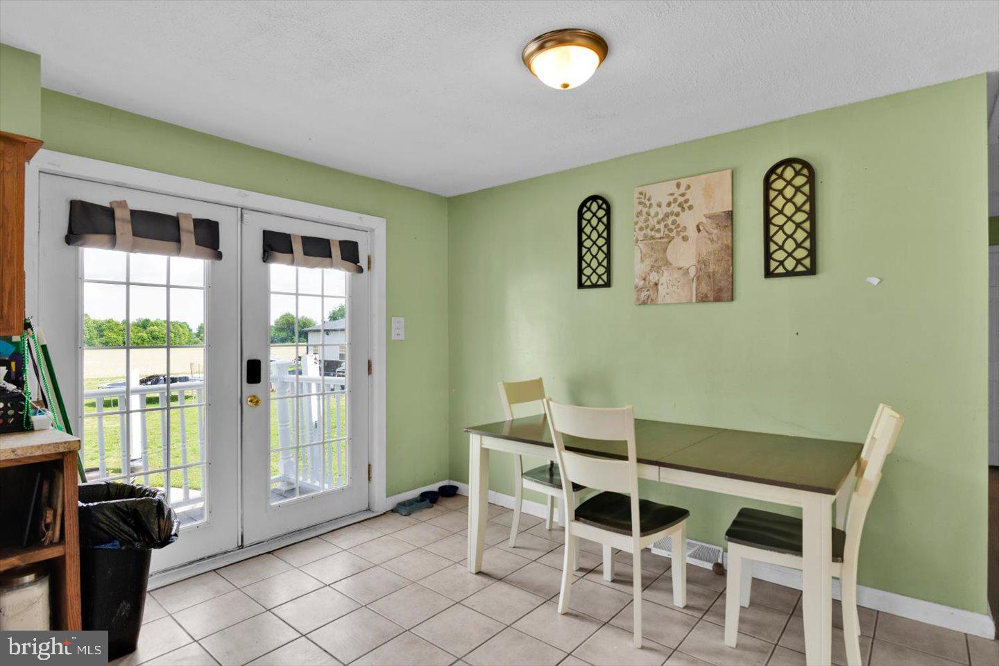 370 South Hook Road Pennsville, NJ 08070 - Photo 14 of 31 Bright and inviting dining space.