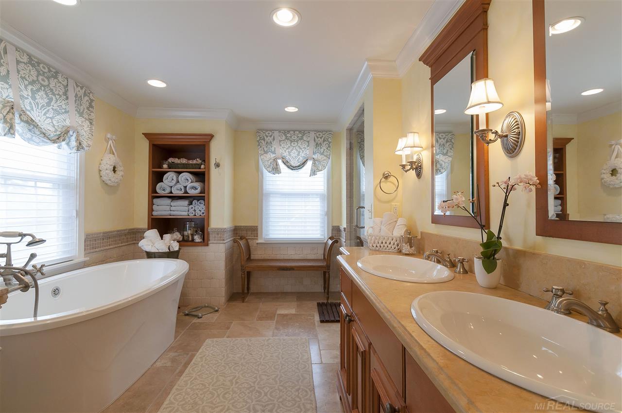 1652 Hawthorne Road Grosse Pointe Woods, MI 48236 - Photo 30 of 55