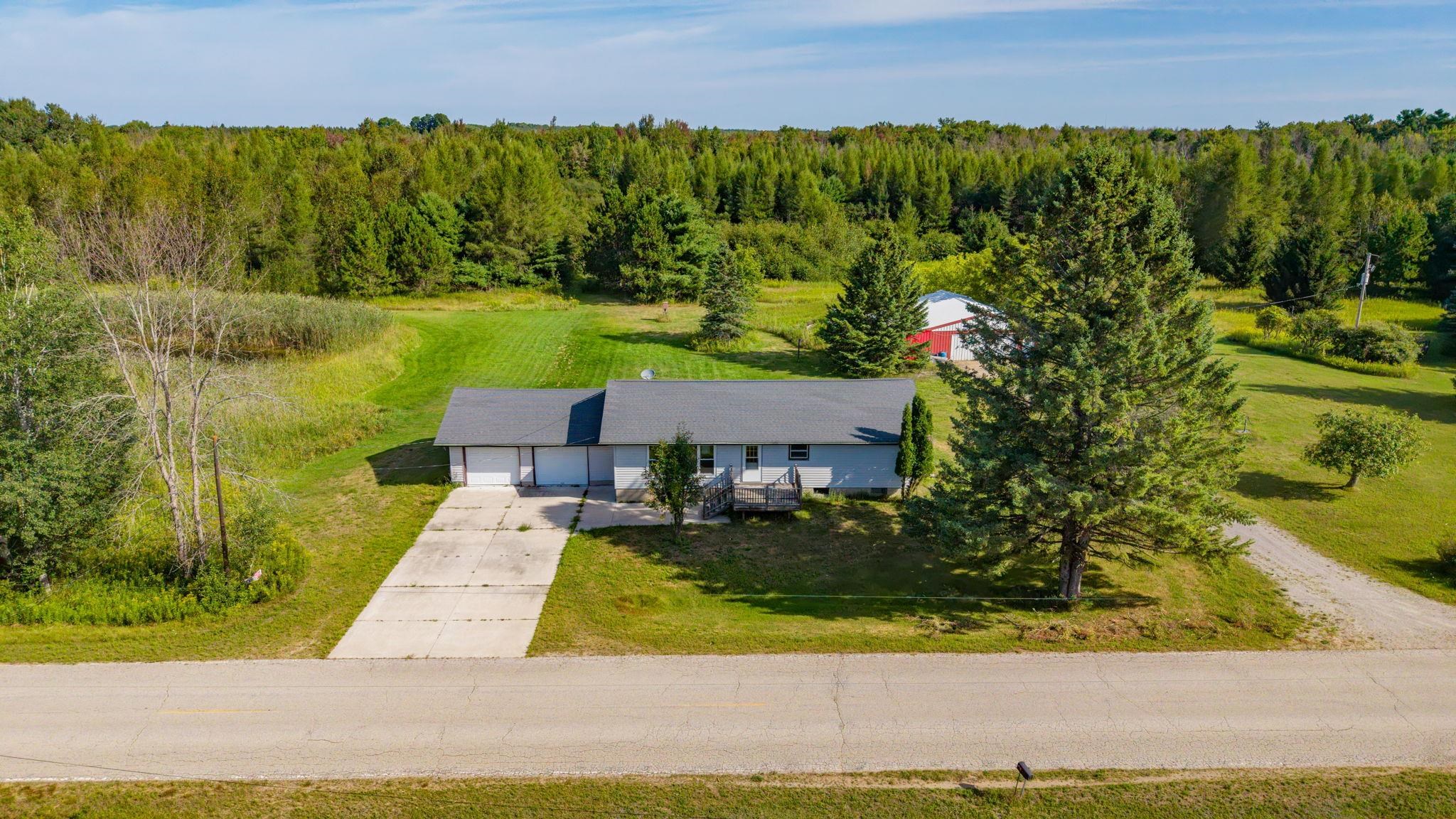 W6970 3.5 Road Menominee, MI 49858 - Photo 3 of 30 Gallery Image 3
