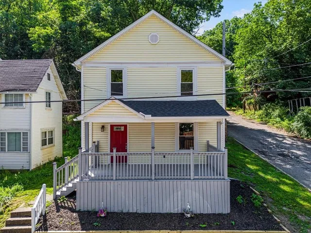 a view of house and outdoor space