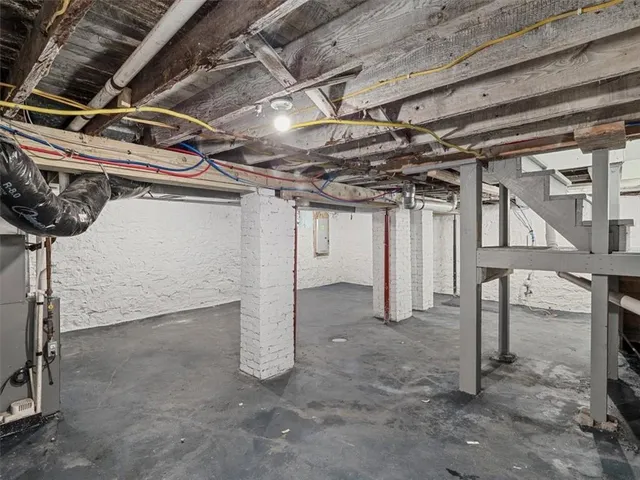 a view of utility room